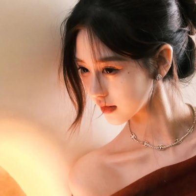 墙里的女人